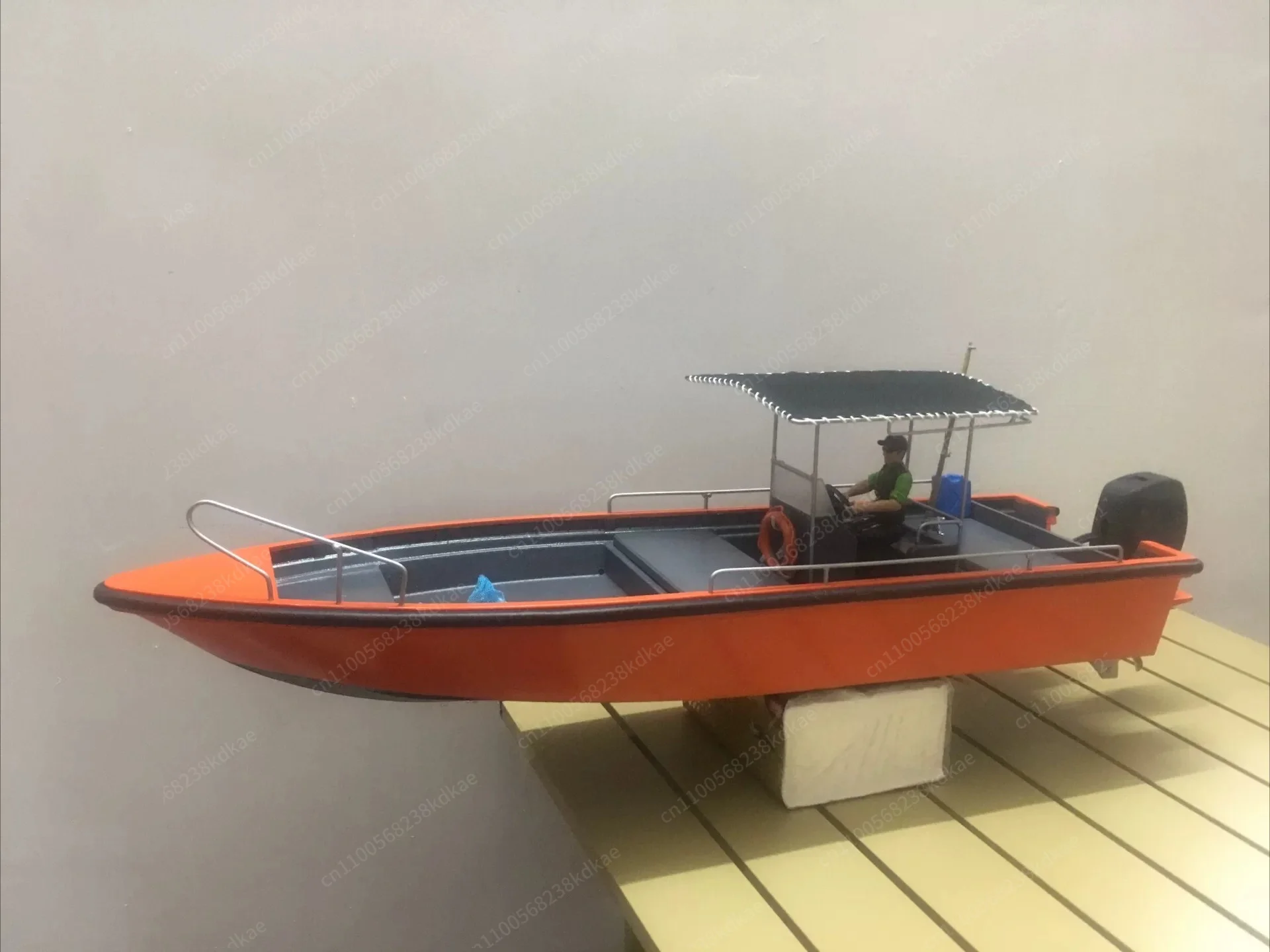 3D‑Printed Plastic RC Fishing Model Boat, Remote‑Controlled Hobby Watercraft for Water‑Surface Simulation