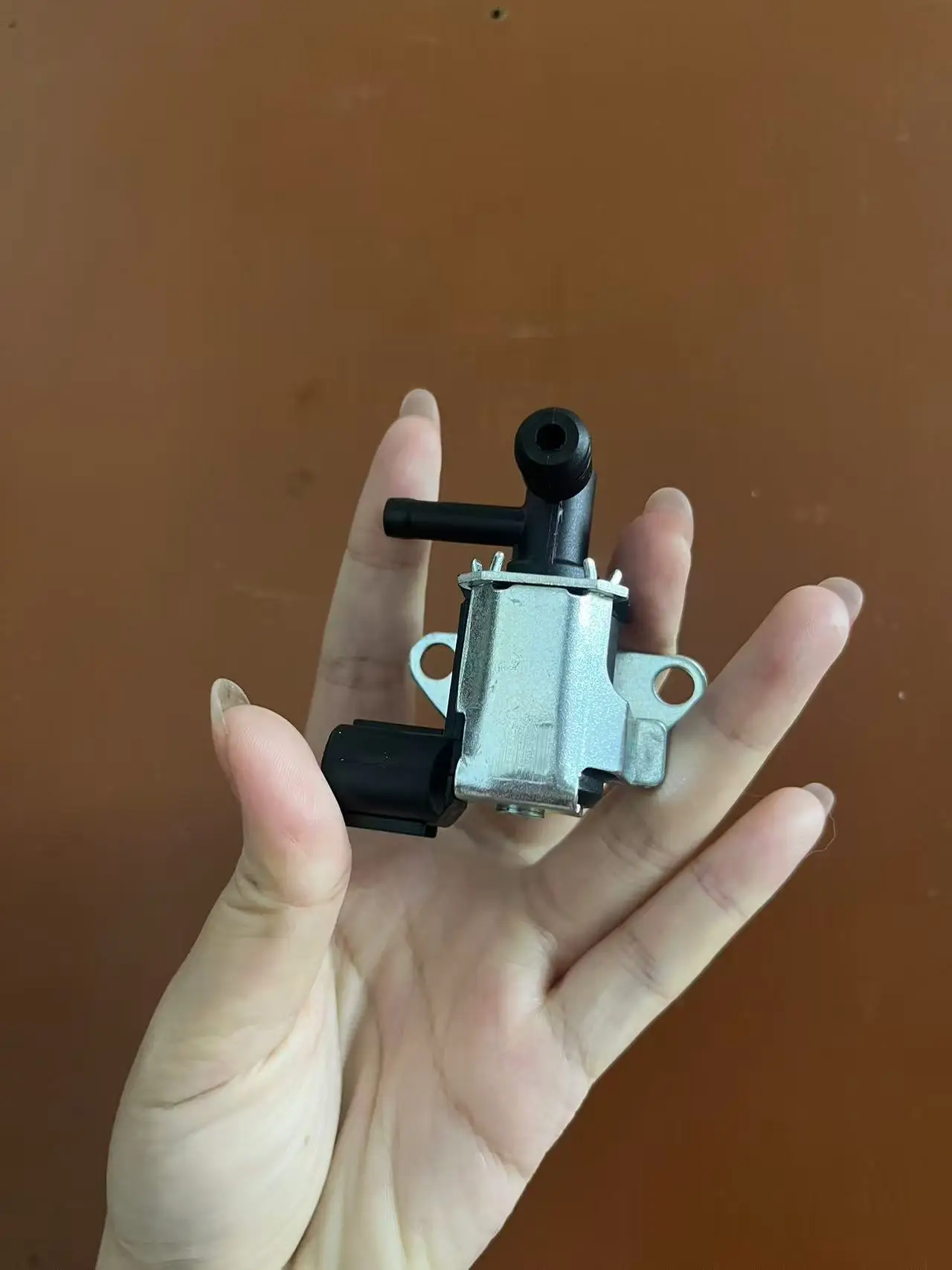 Control Valve 14930-EN20A For Nissan Tiida X-trail Livina Note Qashqai D50 Bluebird Sylphy Micra Teana Latiok K5t46695