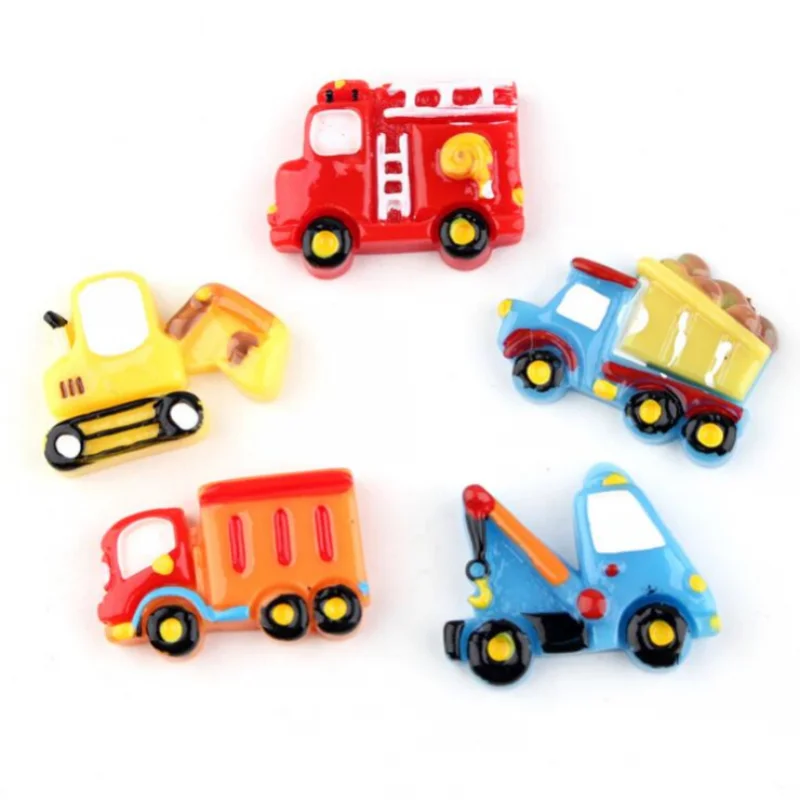 10 teile/los Nette Harz Auto Ornament Handwerk Cartoon Feuer Lkw Flatback Handwerk Creme Kleber Telefon Fall Harz Diy Zubehör