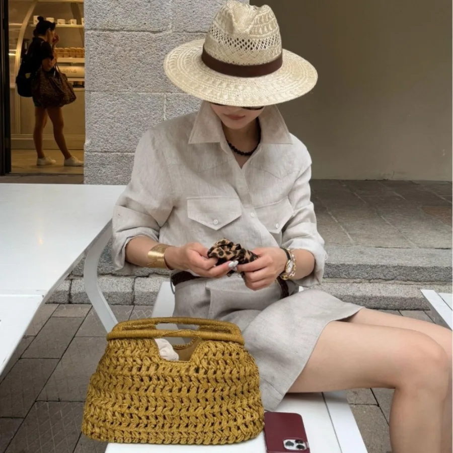 

Fashionable Summer New Straw-Woven Beach Travel Textured Casual Resort Rustic Country-Style Clutch Bag with Snap Closure