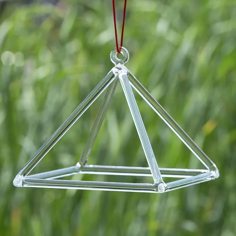 YUN QI QING YIN Premium Hochklarer Klarer Quarz Hängende Singende Pyramide Kristall-Klangpyramide Kraftvolles Resonanz-Vibrationswerkzeug für Chakra-Ausrichtung, Raumreinigung, Stressabbau, Meditation, Klangtherapie, Spirituelles Heim-Ornament