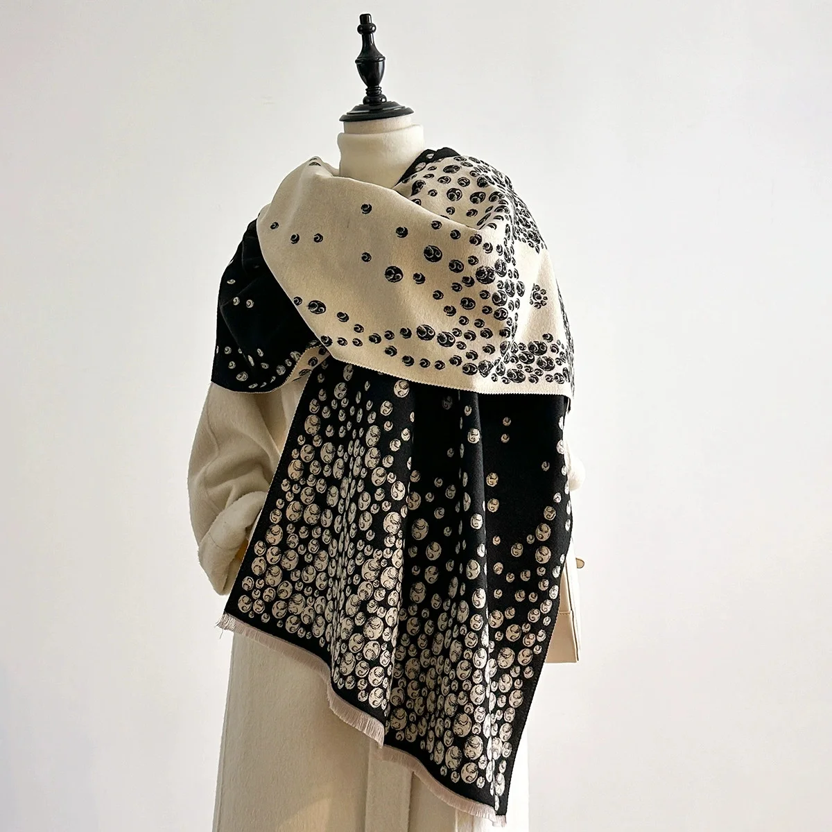 

Новейший осенне-зимний роскошный шарф с леопардовым принтом, имитация кашемира, мягкая теплая шаль из пашмины с бахромой, пончо Bufanda Echarpe 2025