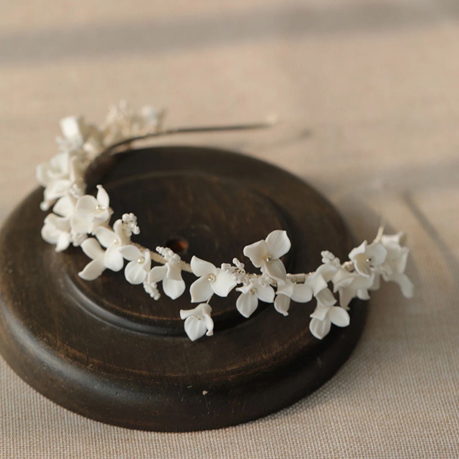 

White Ceramics Flower Headbands for Bride Wedding Party Hair Jewelry Floral Crown Pearls Hairbands Bridal Headdress Ornaments