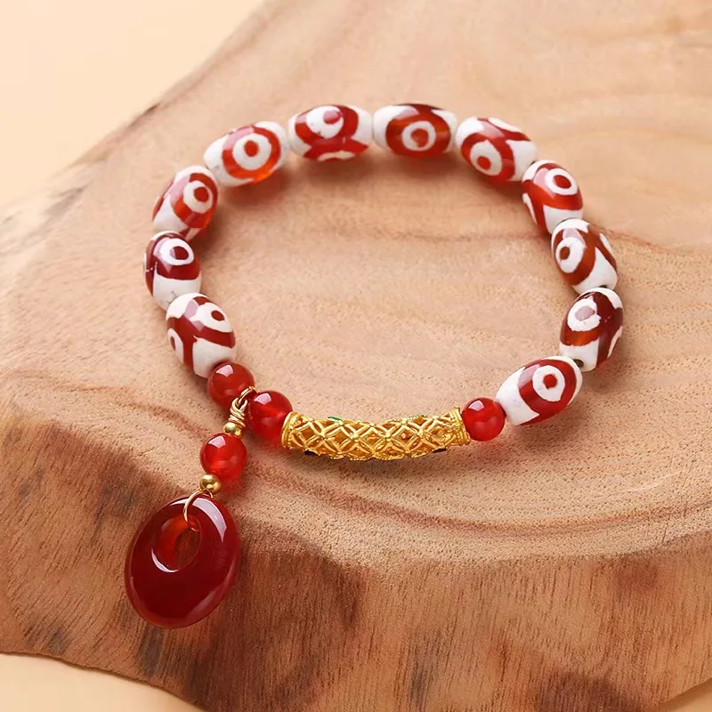 

Yidu direct supply agate beads bracelet bracelet scenic spot selling eyes agate beads.