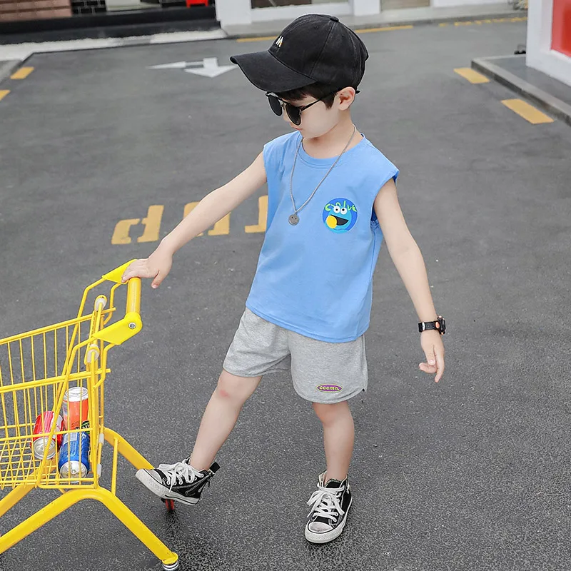 

Крутой летний комплект из хлопковых шорт и майки для подростков: модная спортивная повседневная одежда для мальчиков