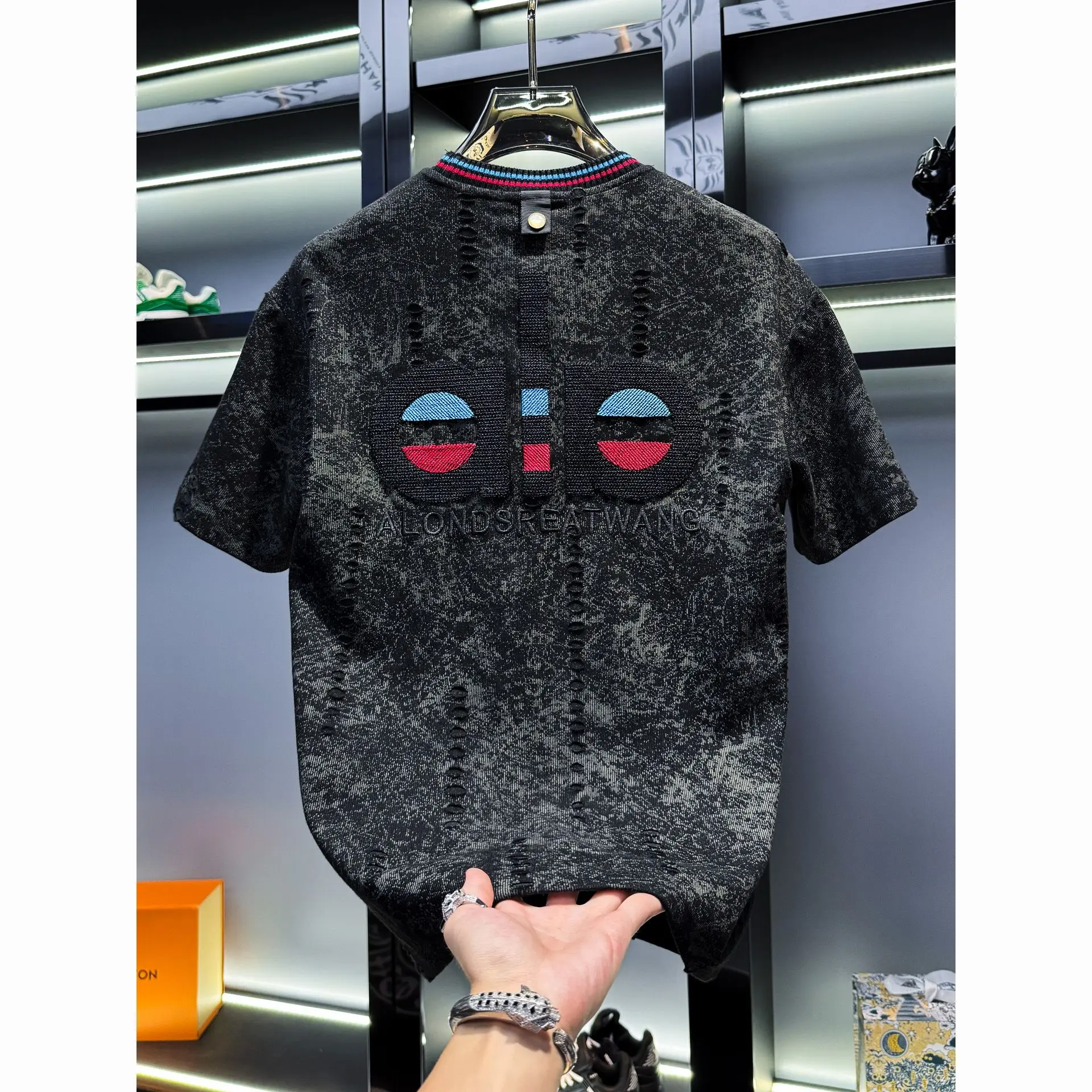 Men's high-end design embroidery ripped short-sleeved t-shirt 2025 new trendy brand light luxury men's half-sleeves