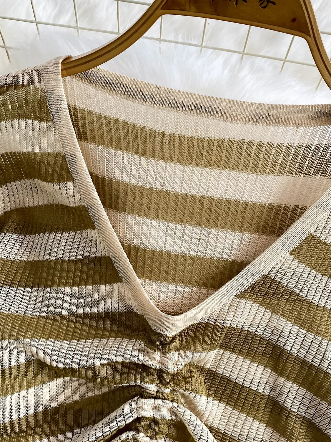 Korean Style Long Sleeve Ice Silk Knitted T-Shirt Women's Fashionable Commute V-Neck Pleated Breathable Striped Top