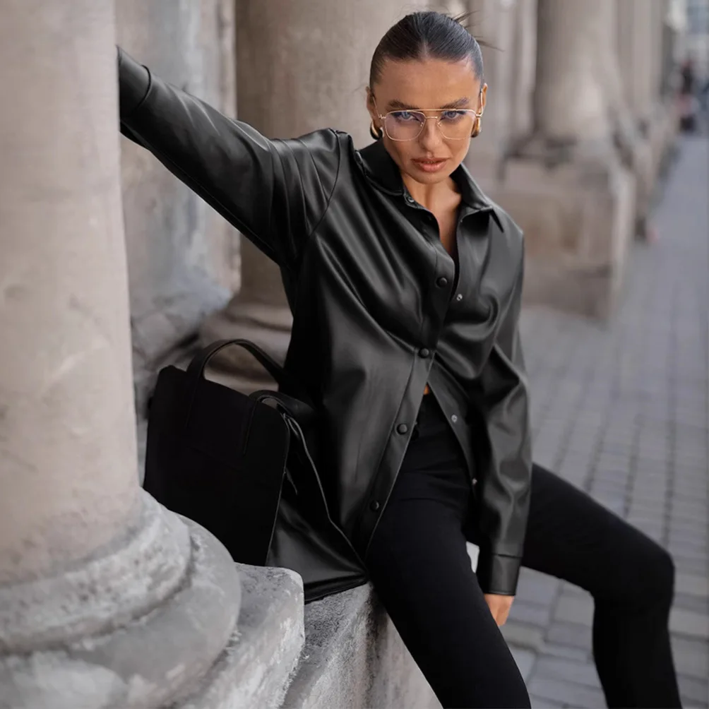 Damska kurtka motocyklowa z podszewką z imitacji skóry, luźny krój, model na jesień i zimę 2025, nowy model, długa kurtka PU.