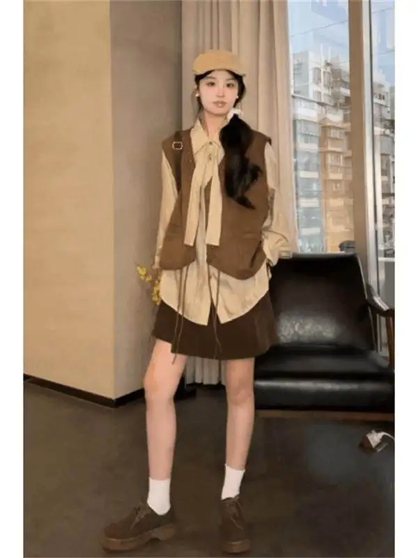 

Faionable Women's Outfit Set with Sa Ele Vest And irt One Clete Ootd High-End Brand Unique Design Spring Casual ...