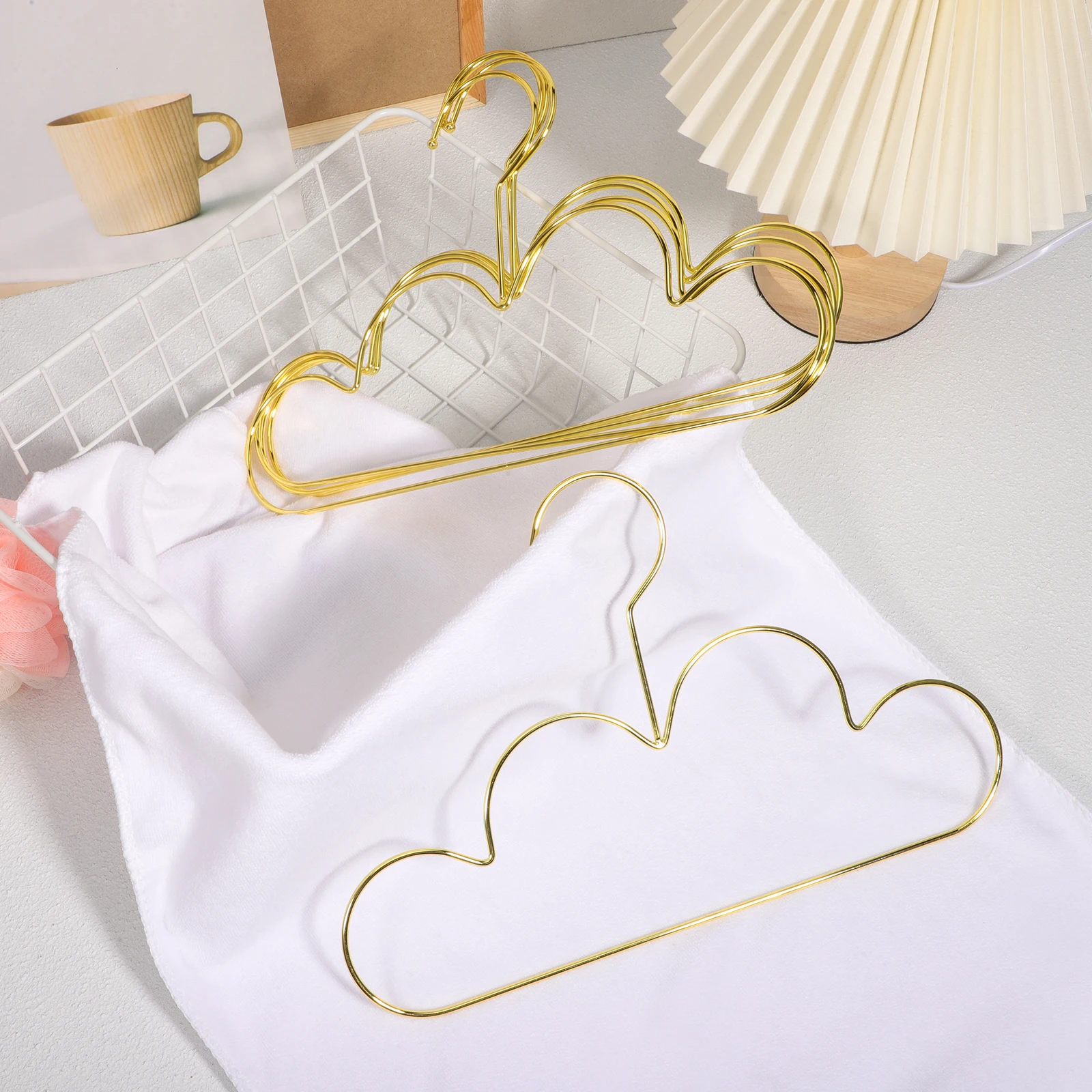 

5Pcs Metal Clothes Hangers Cloud Shape Kids Coat Rack Prevent Slipping Suitable Childrens Travel Home Decor