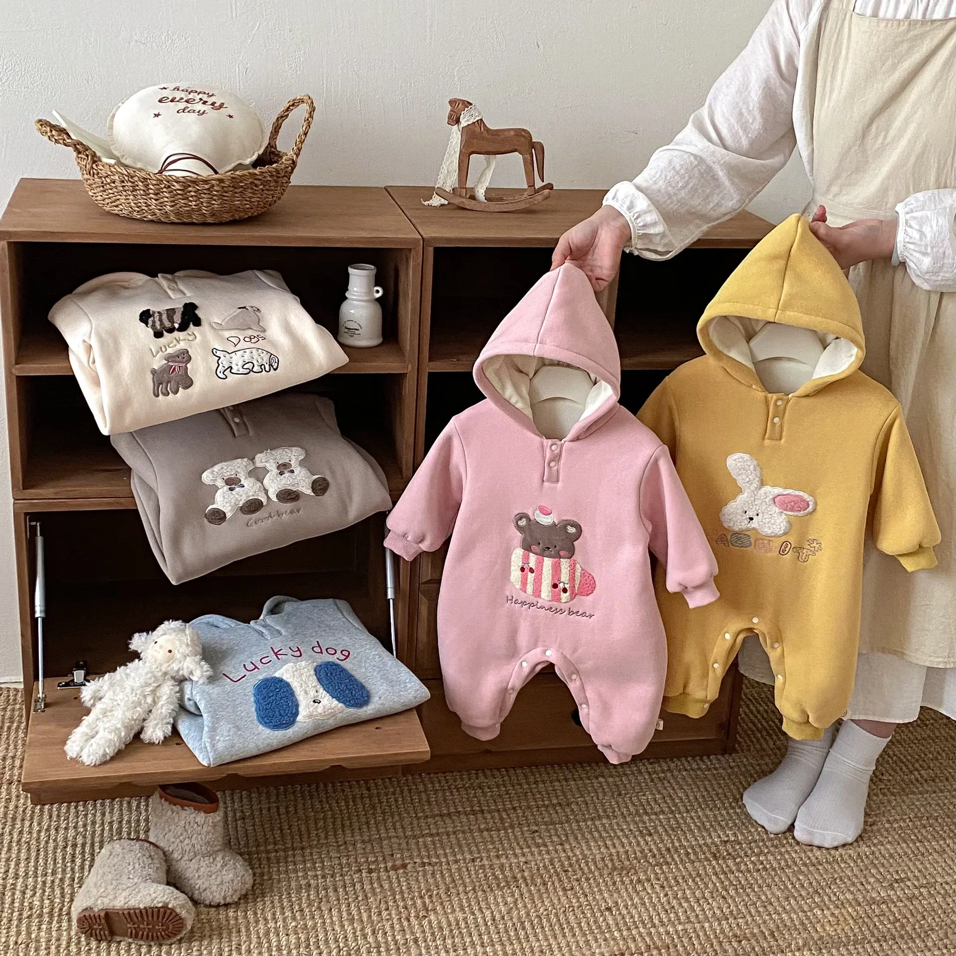 

0-2Y Girls Boys Cute Fleece Lined Hooded Baby Jumpsuit 2025 Newborn Romper Cartoon Embroidery Winter Warm Soft Onesie Outfit