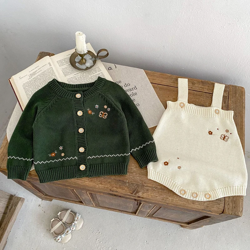 Autumn new 0-3 year old baby clothing for girls with contrasting colors, embroidered cotton knit sweater jacket+jumpsuit