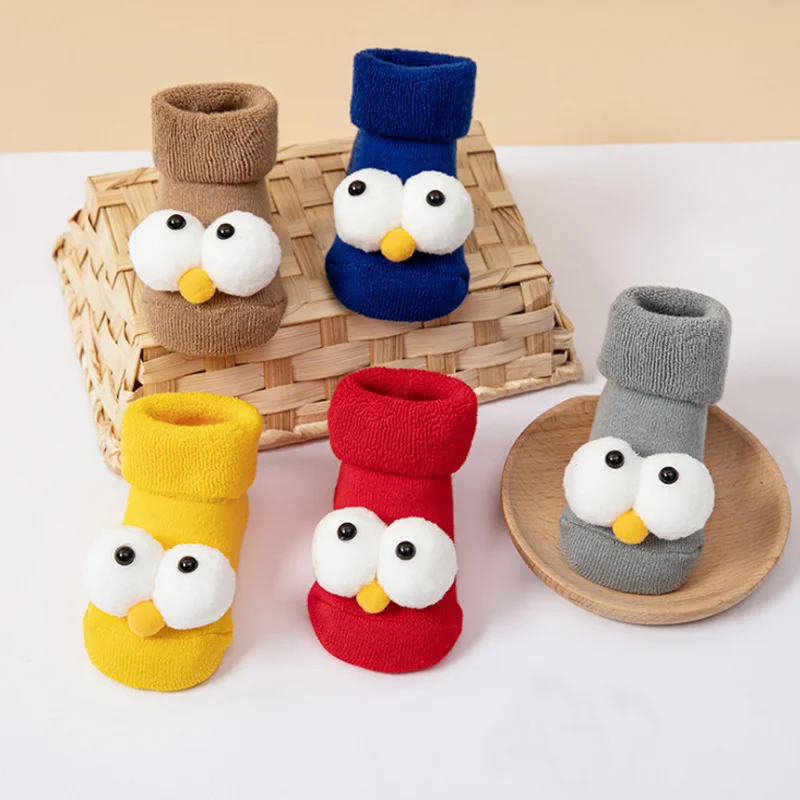 جوارب أطفال شتوية جديدة ذات عيون كبيرة غير قابلة للانزلاق للأطفال الصغار