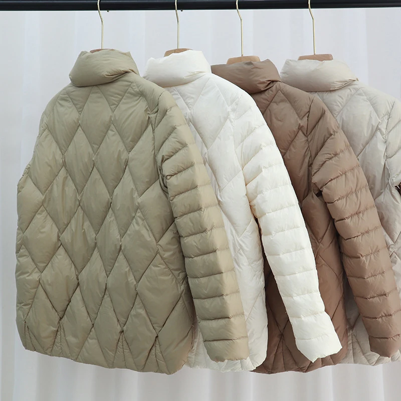 2025 Otoño e Invierno nuevos abrigos ligeros con cuello levantado chaqueta de plumón de pato blanco chaqueta de ropa corta de moda cálida para mujer