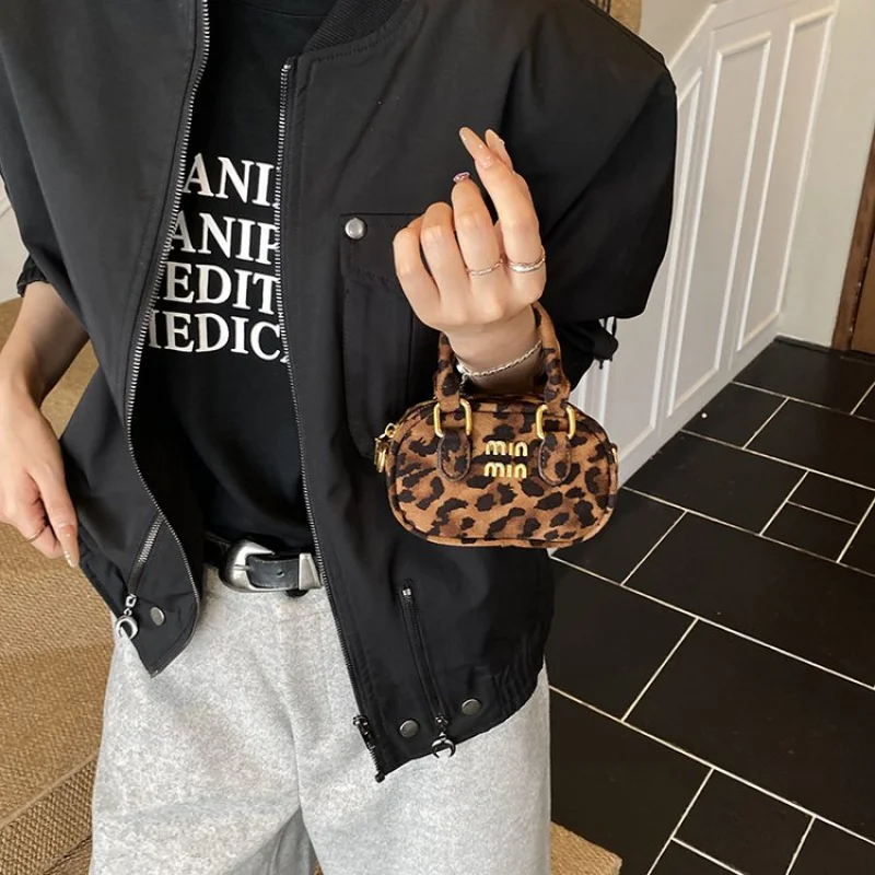 

Elegant Leather Women's Messenger Bag High-End Luxury Brand Fashionable Classic Paris Elegant Trim Daily Bag​