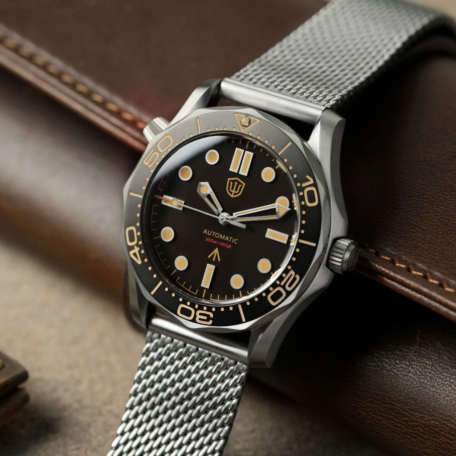 Watchdives WD007 39mm V2 SL3001 Automatische Taucheruhr Titan-Gehäuse Saphirglas 100M Wasserdichtes Ventil Luxus-Herrenuhr – Detail 6