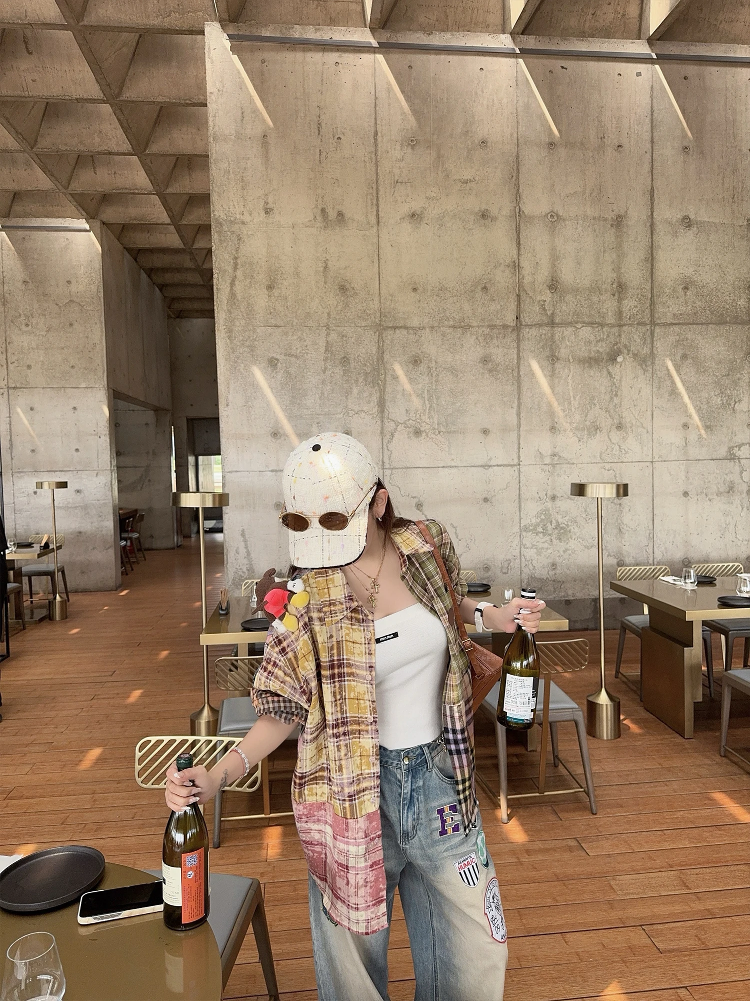 

Свободная женская рубашка в клетку с длинными рукавами, весна-осень, с оригинальным дизайном, модная, с декоративными элементами в виде кукол, в стиле пэчворк, повседневная.