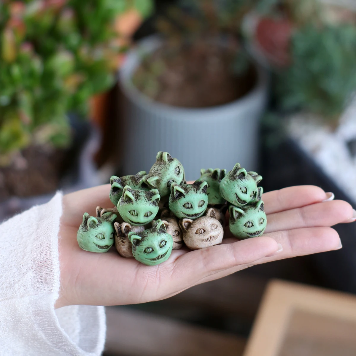 20Pcs Two Tone Cat Head Resin Paving Stones Mini Figurines Fish Tank Landscaping Decor Home Tabletop Outdoor Yard Sculpture