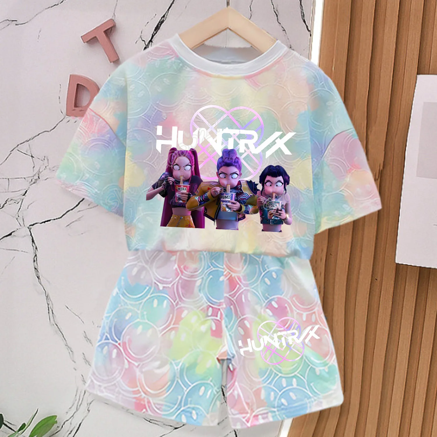 Neues KPOP Demon Hunters T-Shirt und Hosen Set Mädchen Sommerkleidung Kawaii Smiley-Gesicht Kurzarm-Outfits Kinder Tee Top Pyjamas Geschenk