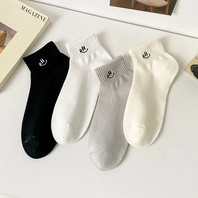 Frauen socken einfarbige Baumwoll socken für Frauen Stickerei Smiley Gesicht Knöchel wickel kurze Socken weiße Socken Freizeit All-Match