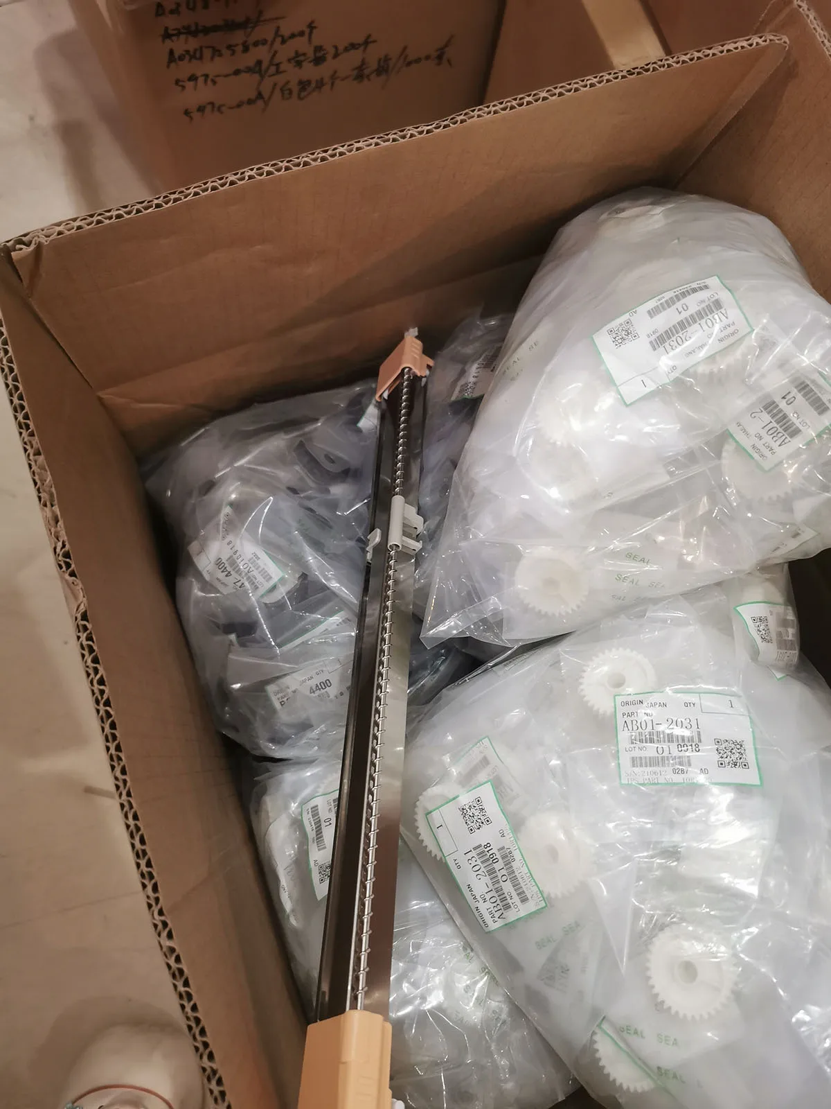 

1pcs. 013R00650 Compatible Charge Corona Unit Replacement for Xerox DC 240 250 242 252 DC240 550 560 570 C75 700 Digital Color