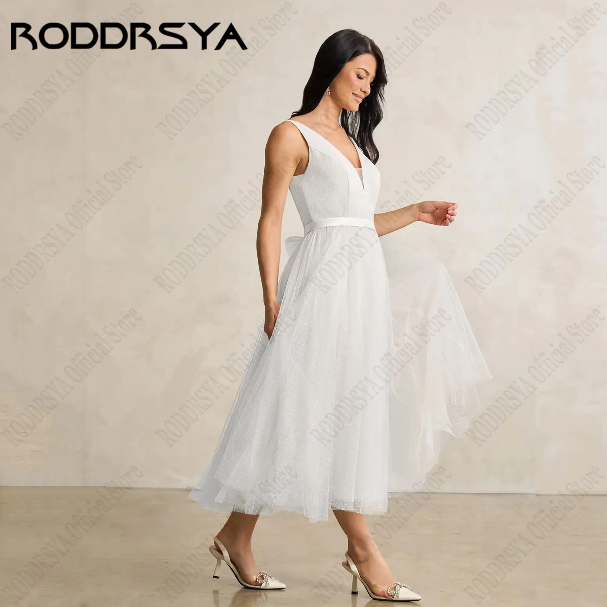 RODDRSYA Simples Sem Mangas Vestidos De Casamento Mulheres A Linha V-Neck Tule Vestidos De Noiva Com Arco Backless robe de mariée Personalizado Simples mangas Vestidos de casamento Mulheres A linha V-Neck Tulle Vestido