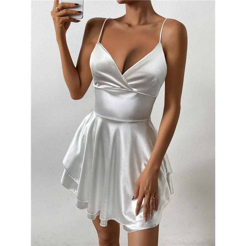 فستان نسائي من الساتان بحزام سباغيتي بدون أكمام بقصة منخفضة بدون ظهر فستان قصير للحفلات فستان صيفي قصير
