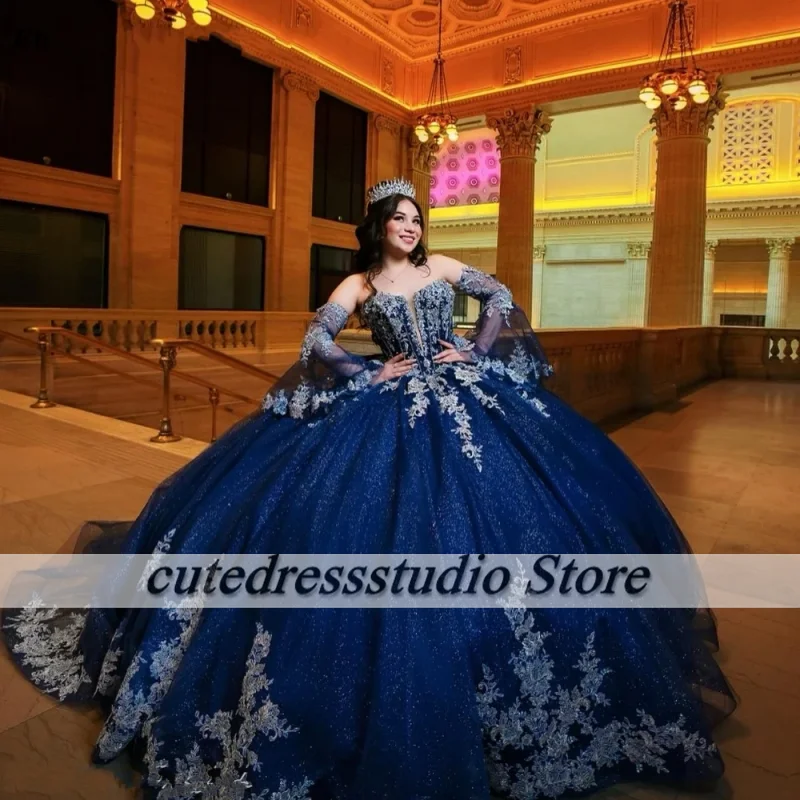 

Потрясающие темно-синие платья Quinceanera со съемными рукавами и кружевной аппликацией отделанный бисером ярусный корсет Sweet 16 Vestidos De 15 лет