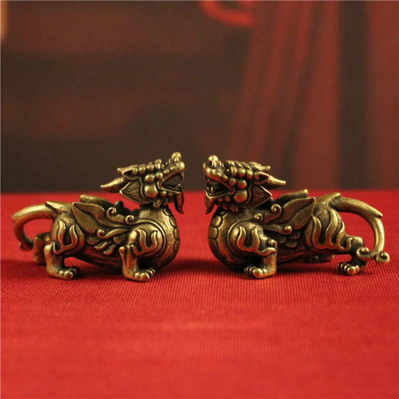 A pair of pure copper ornaments, small Pixiu handpieces, metal crafts