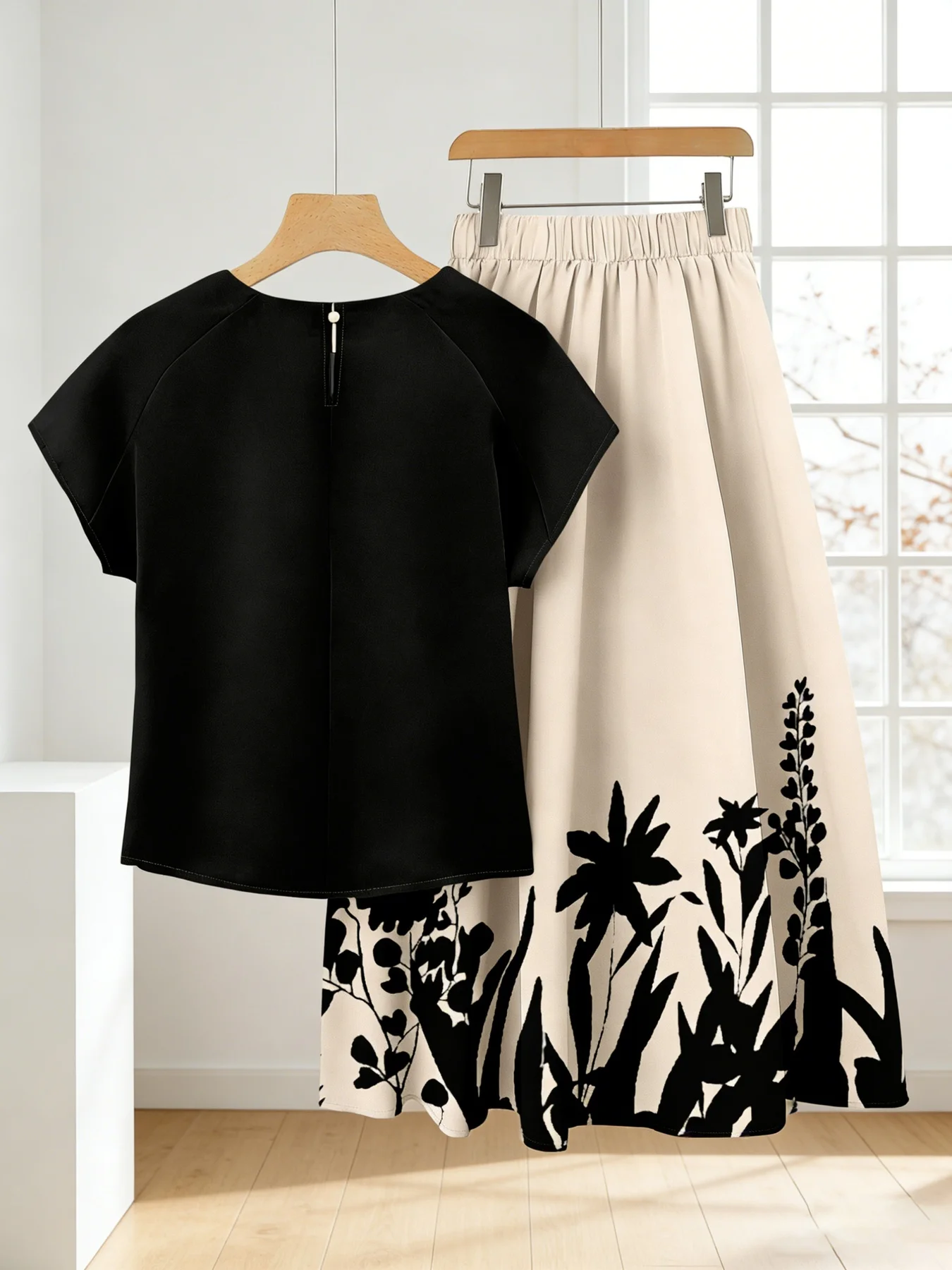 Summer Women's Plus Size Fashionable Loose Black Simple Top, Plant Printed Half Skirt Two-Piece Set, Large Swing Skirt Set
