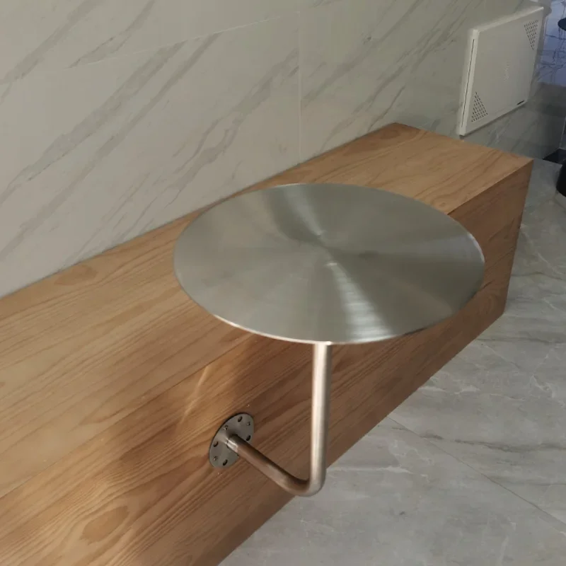 Simple milk tea shop, a few coffee shops, a card seat, a small stainless steel round table hung on the wall