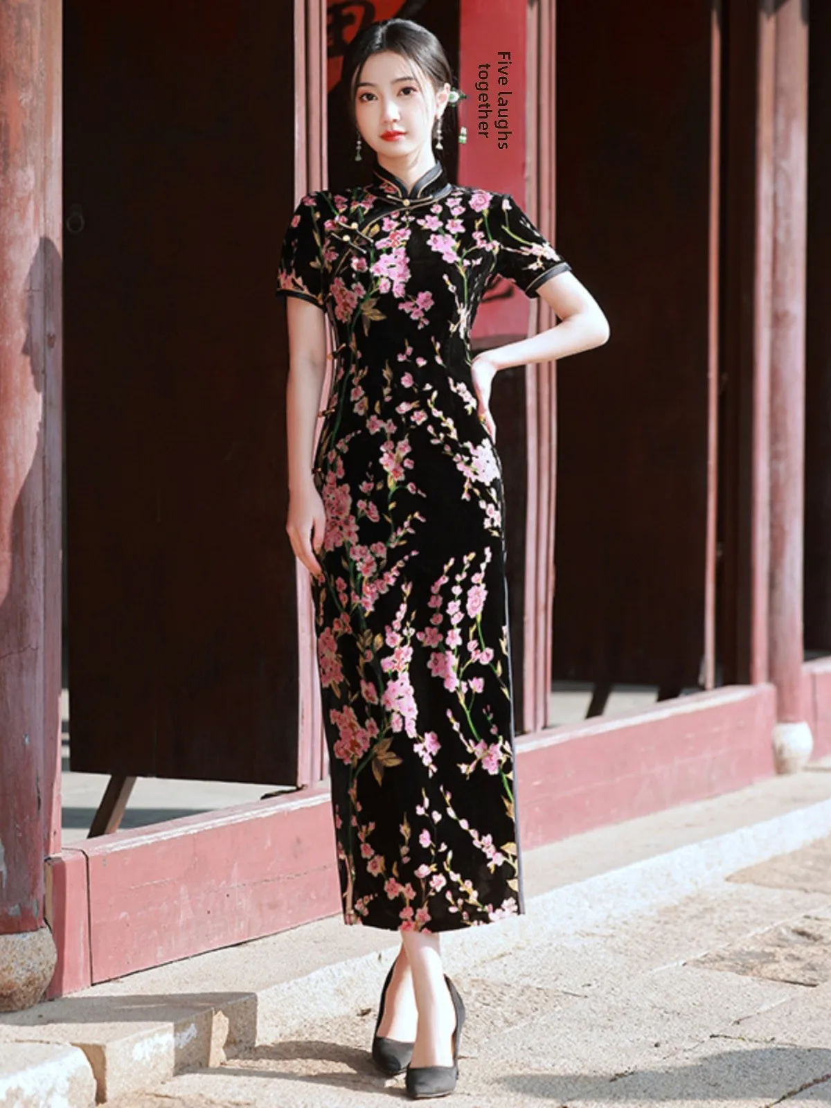 

Длинное винтажное платье для похудения с высоким разрезом, коротким рукавом, в китайском стиле, для повседневной носки, обновленная молодежная мода.