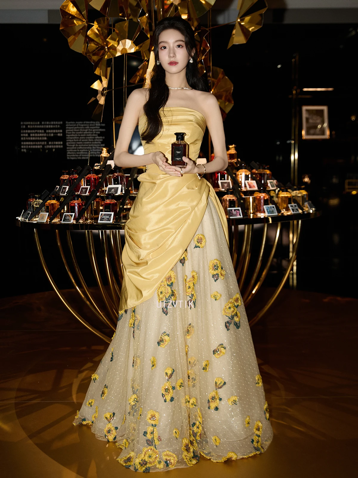 فساتين حفلة موسيقية فاخرة باللون الأصفر بدون حمالات على شكل حرف A فساتين رسمية لحفلات الزفاف والسهرات بطول الأرض مناسبة رسمية