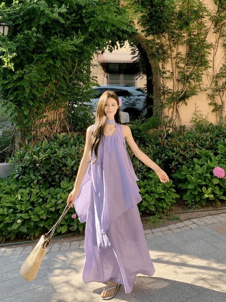 

Женский летний пляжный комплект из двух предметов: топ на тонких бретелях во французском стиле с асимметричным подолом и завязками-лентами