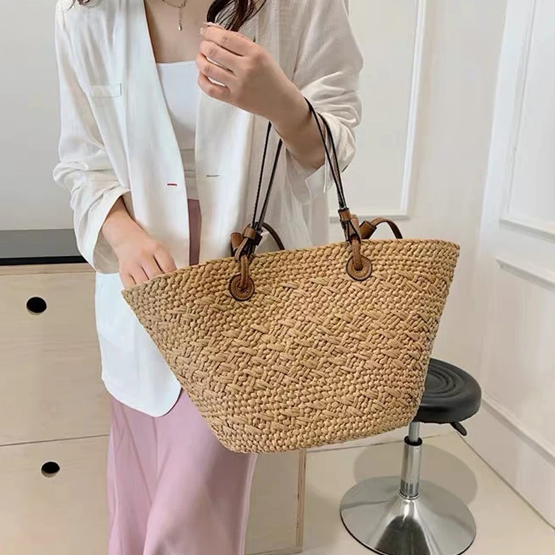 حقيبة كتف عصرية مصنوعة يدويًا من القش بألوان متباينة وبسيطة تناسب الجميع حقيبة سلة للسيدات للإجازات بسعة كبيرة حقيبة يد محمولة باليد