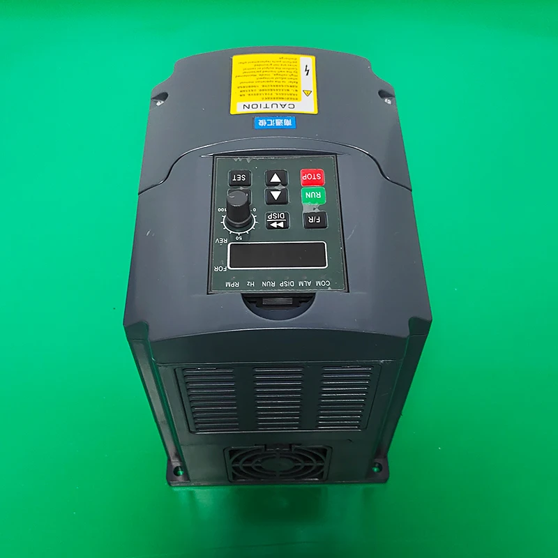 1.5KW 2.2KW VFD محرك التردد المتغير لمغزل الطحن باستخدام الحاسب الآلي مخرج عاكس التردد المتغير 3 المرحلة المغزل 2.2KW 1.5KW