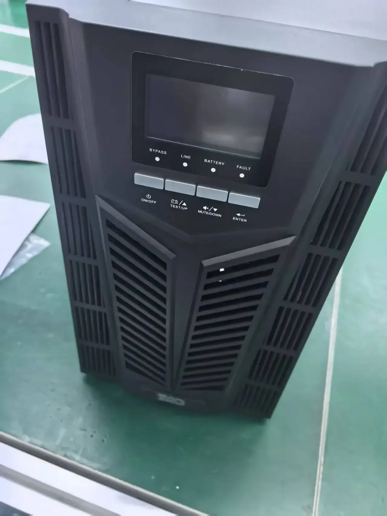 UPS Online 3KVA 2.7KW Frekuensi Tinggi Dengan Layar LCD Untuk Catu Daya Stabil 220V/110V Untuk Penggunaan Rumah dan Kantor