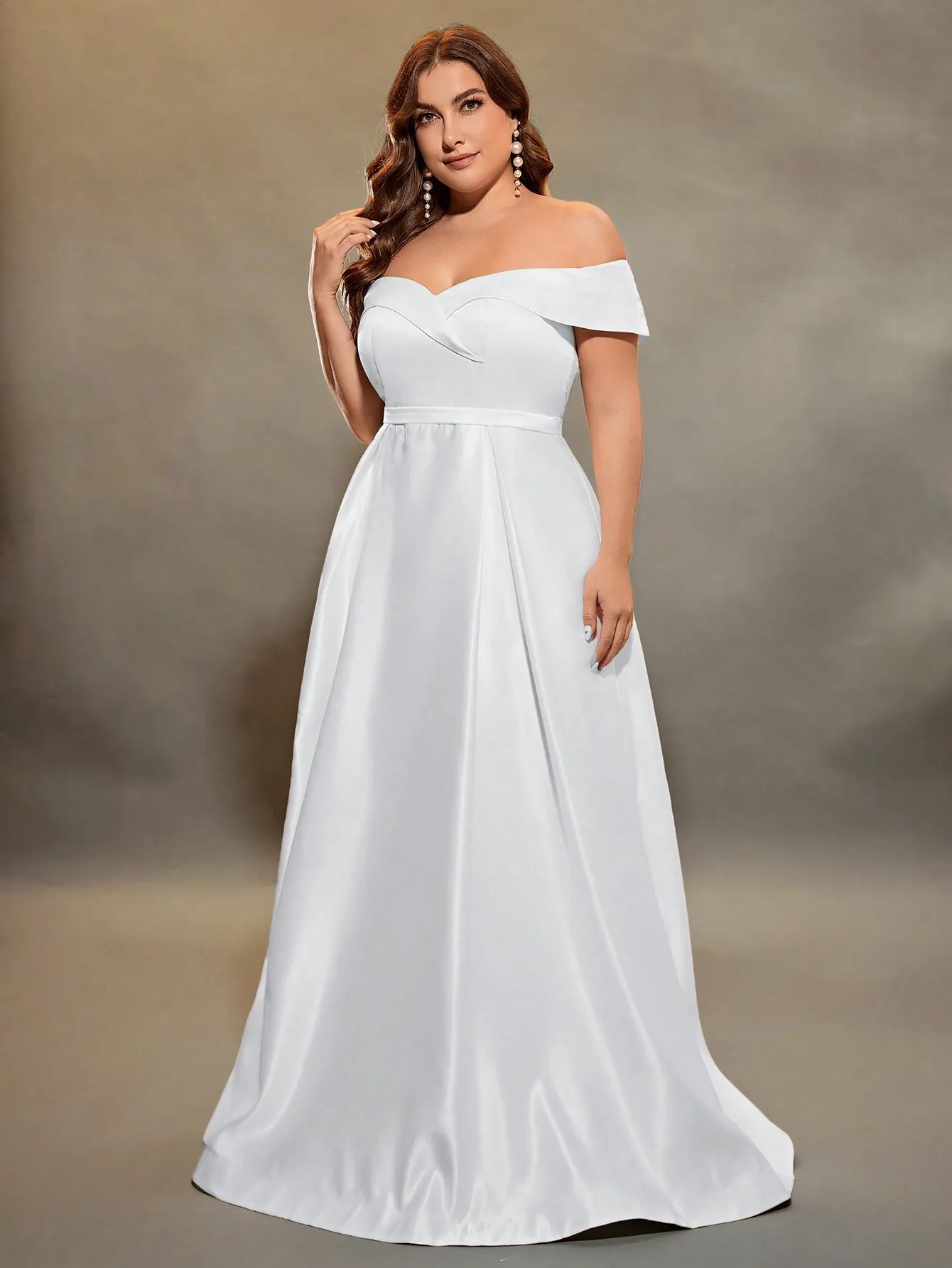 Ms. Mgiacy's large-sized one-shoulder cross-stitch satin wedding dress with a long flowing skirt