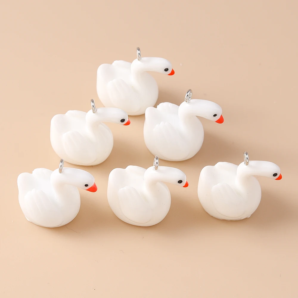 Leslie 10 Stück niedliche weiße Schwan-Anhänger aus Kunstharz für baumelnde Ohrringe, Schlüsselanhänger, Halsketten, Anhänger, DIY-Schmuckzubehör – Detail 5
