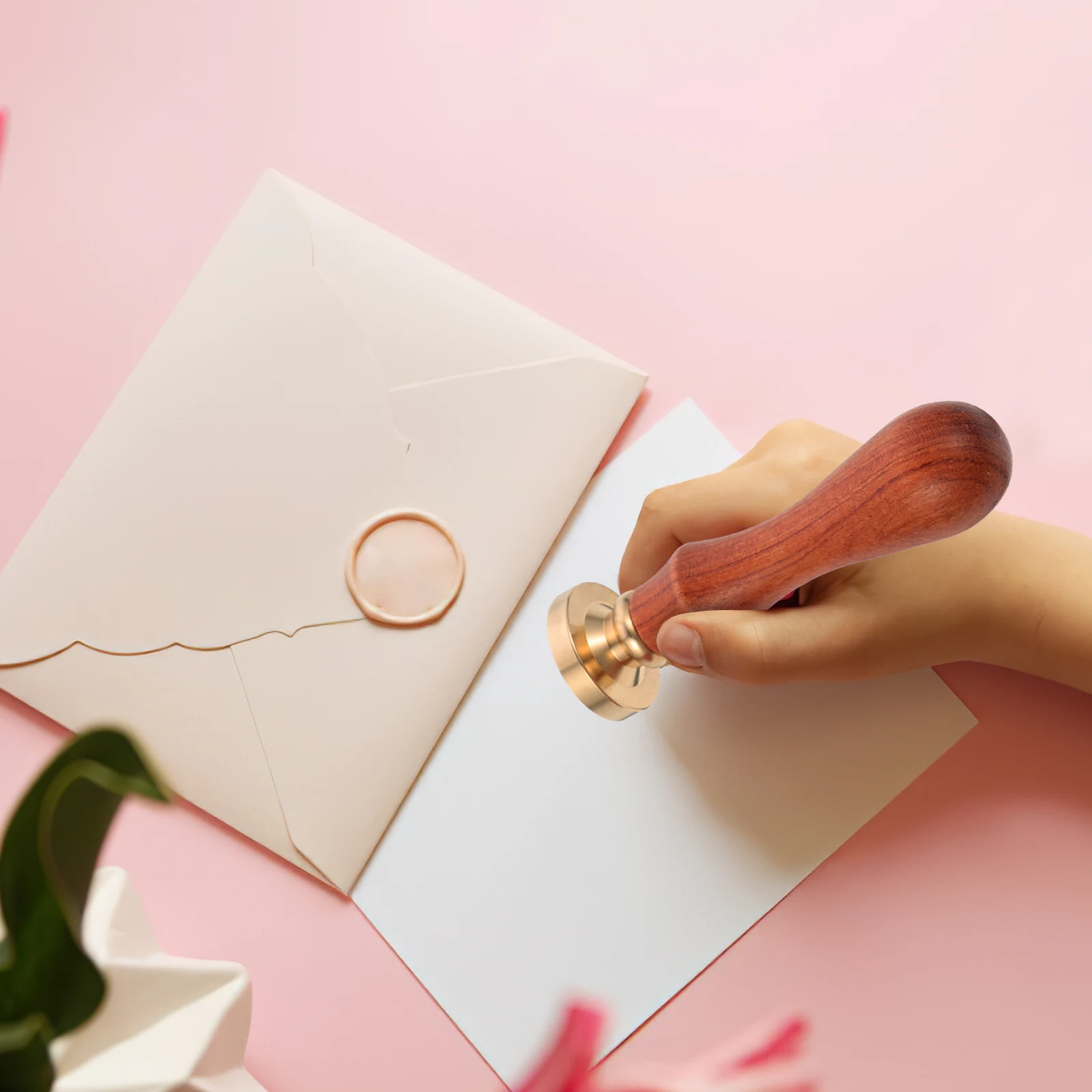

2pcs Rose Heart Shaped Retro Copper Wax Seal Stamps for DIY Scrapbook Envelope Decor Elegant Pattern Gifts High Quality