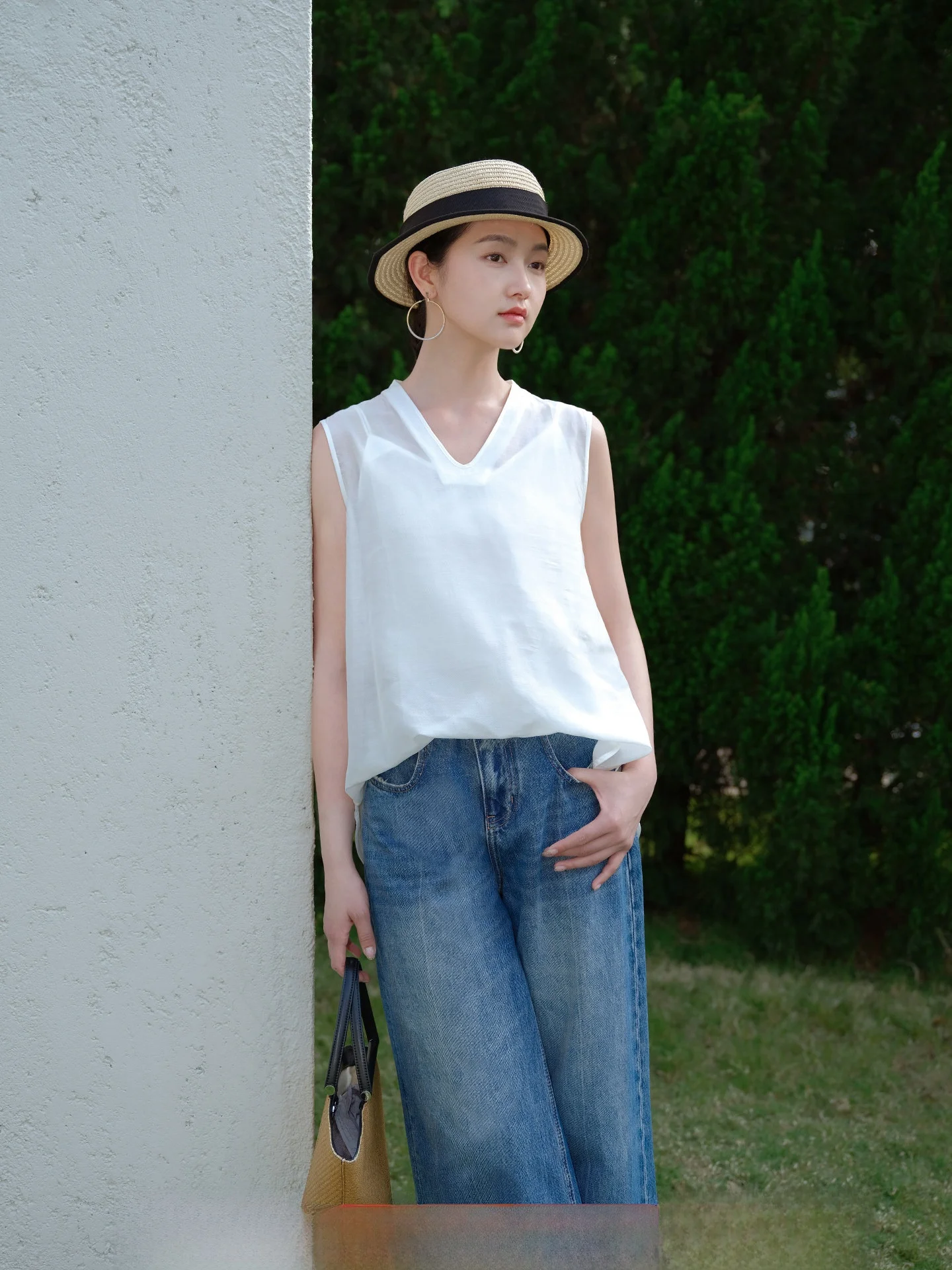 

Original Spring 19 Momme 6A Grade Silk Cotton Skin-friendly Slim Fit V-neck Vest Women's Inner Wear Straight Cut China