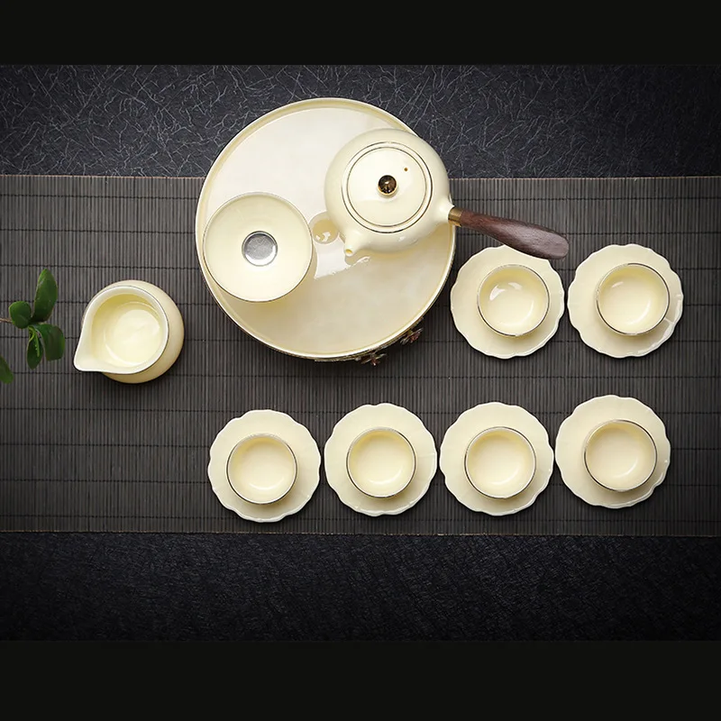 The whole set of Kung Fu tea set, with tea tray, teapot, cover bowl household set
