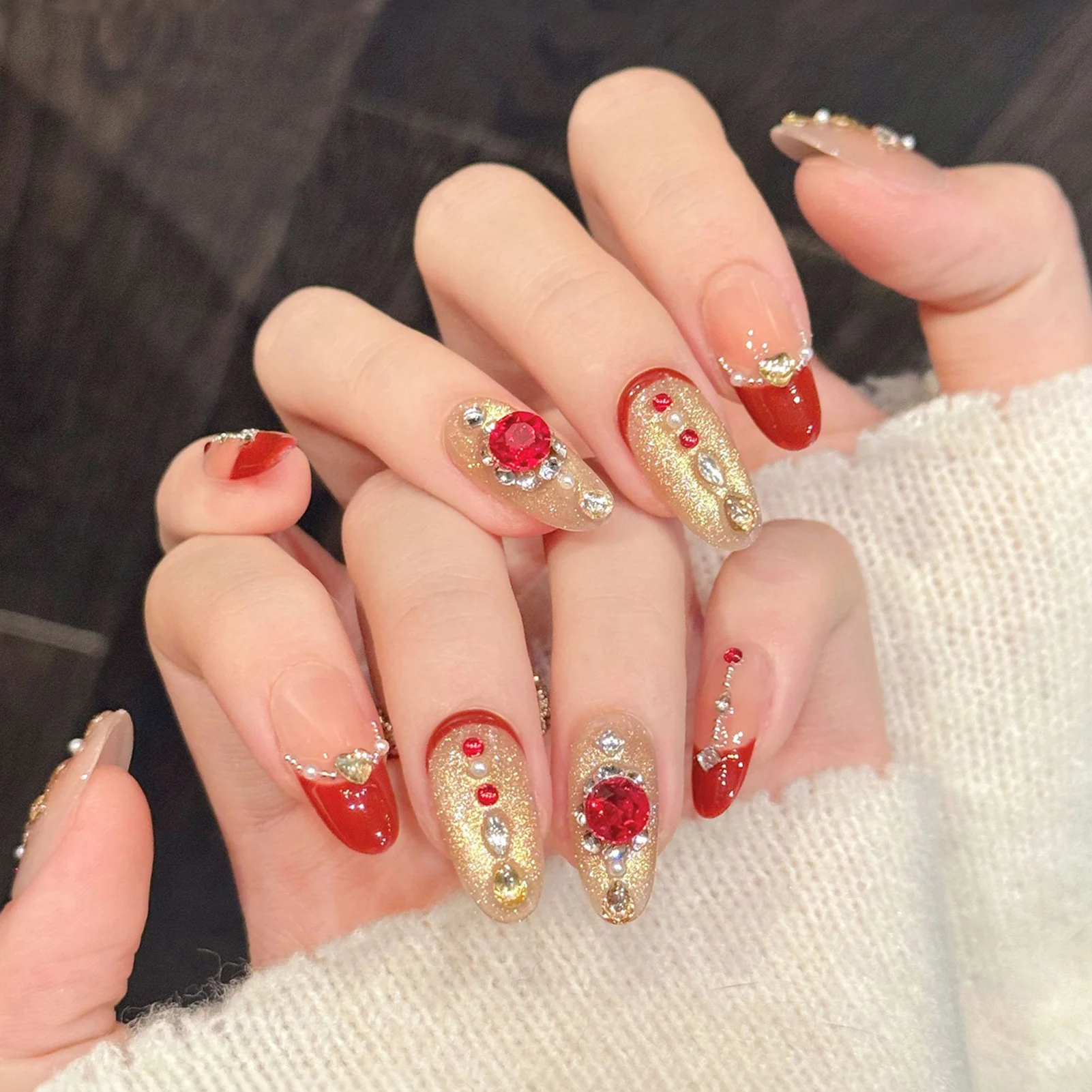 10個入り グリッターゴールドスパンコール付きつけ爪 レッドエッジフレンチ ハンドメイドプレスオンネイル シャイニーラインストーンデコ フェイクネイル 女性用