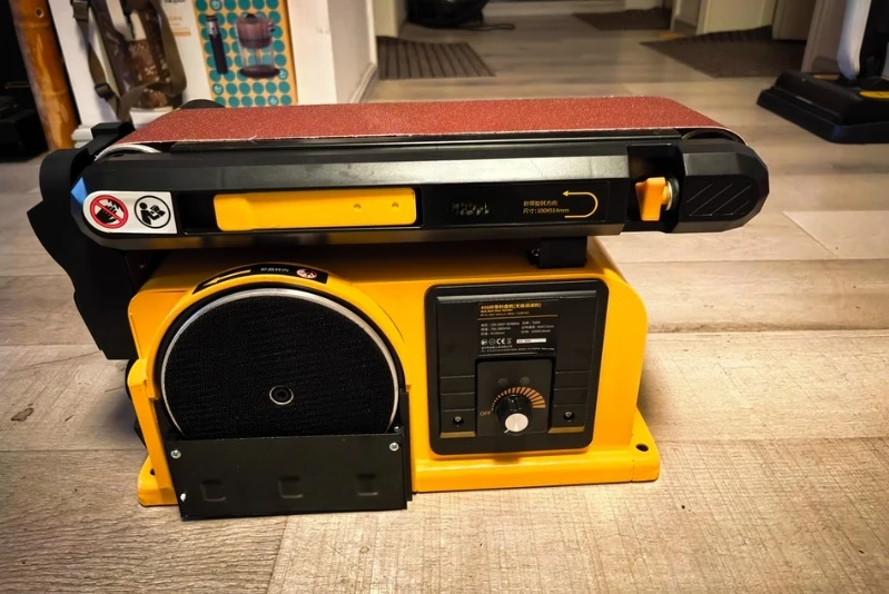 

220 В мощная шлифовальная машина с абразивной лентой, машина для полировки наждачной бумаги 0-45 ° Электрическая деревообрабатывающая шлифовальная машина с регулируемым углом наклона