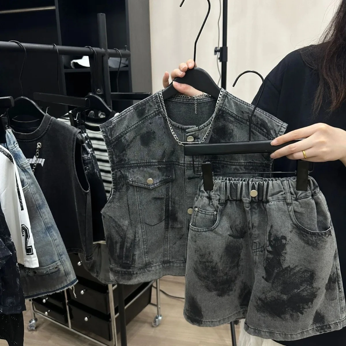 Boys' summer set 2026 new children's Korean version sleeveless loose top denim shorts two-piece set