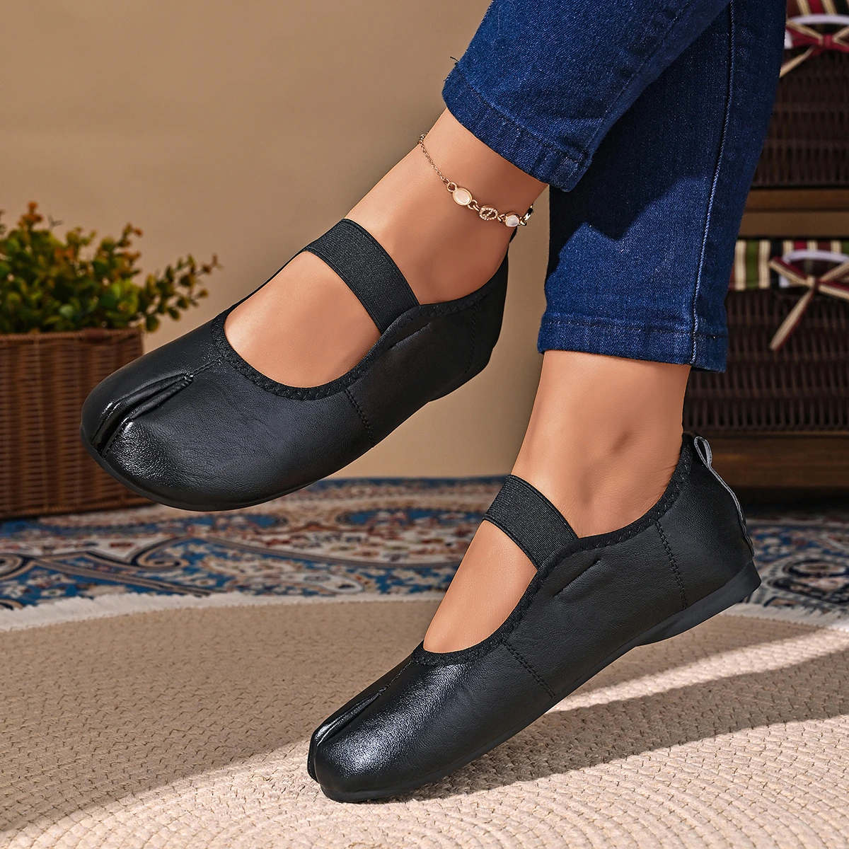 Retro Split Toe Pig Trotter Flat Ballet Shoes Autumn Designer Tabi Ninja Mary Jane Shoes Fashion Soft Sole Outdoor Driving Shoes