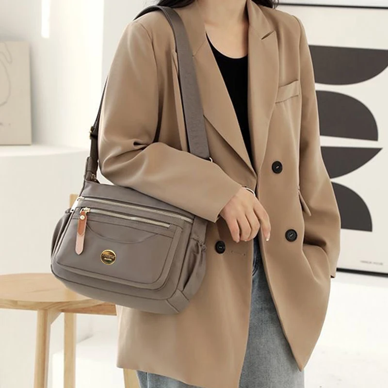 Bolsos cruzados, bolsos de hombro y bolsos tipo mensajero, de diseño neutro, para hombres y mujeres, son ideales para el uso diario en el trabajo y para los desplazamientos diarios.