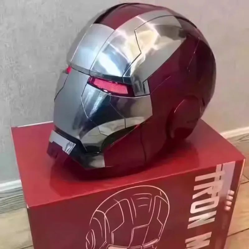 Casco Iron Man MK5 Escala 1:1 Con Control De Voz Jarvis Y Base LED De 7 Colores | Máscara Eléctrica Con Apertura Automática Y Auriculares Bluetooth | Cosplay Realista Para Fans De Marvel A Partir De 8 Años