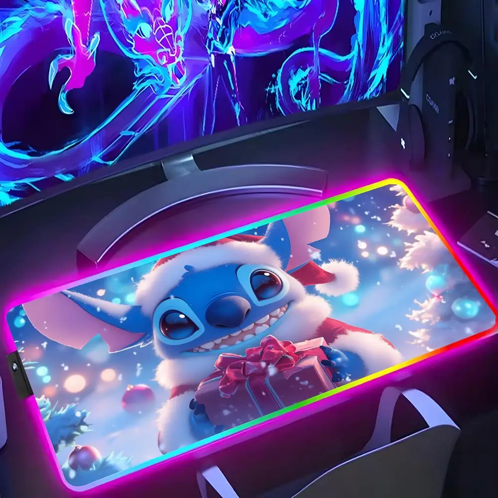 

Милый аниме мультфильм стежок коврик для мыши RGB светящийся 900X400 мм большой настольный коврик Нескользящий очень большой игровой офисный коврик для мыши