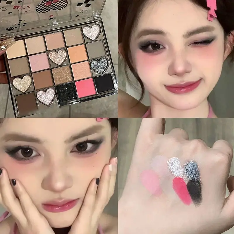 لوحة ظلال عيون بيا بلاكينيد على شكل قلب غير لامعة بيرليسسينت جليتر ترتر لون أرضي مكياج عيون سموكي